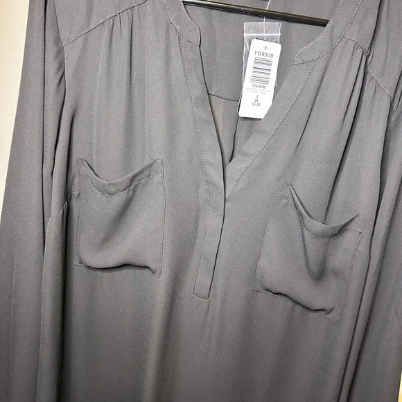 💜4for$20💜 Torrid Black Long Sleeve Blouse Relaxed Fit - Picture 3 of 5